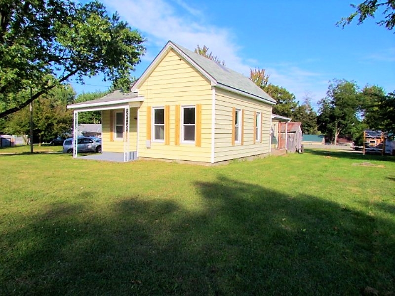 608 Clarksville Rd. Pittsfield, Illinois
