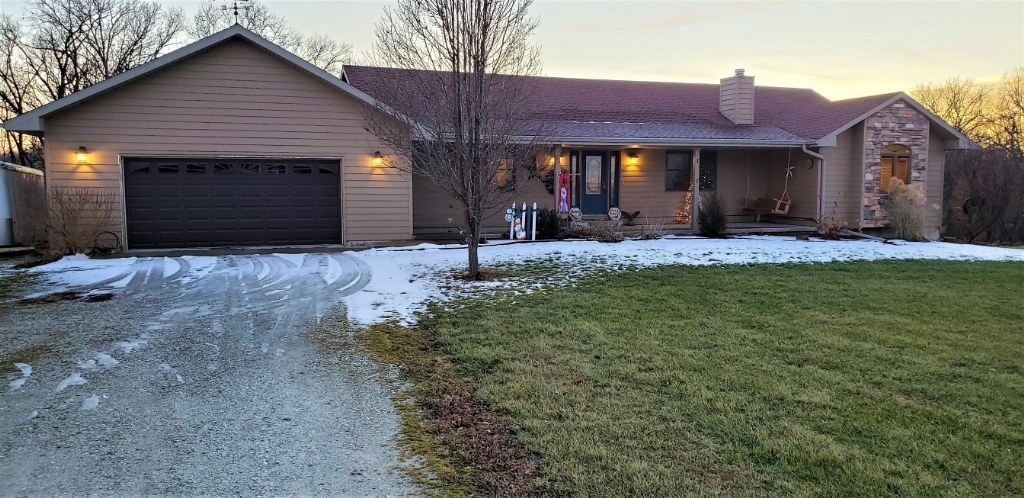 2529 E. County Rd. 910E, Carthage, IL