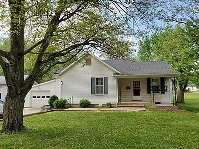 727 W. Washington St., Pittsfield, IL  62363