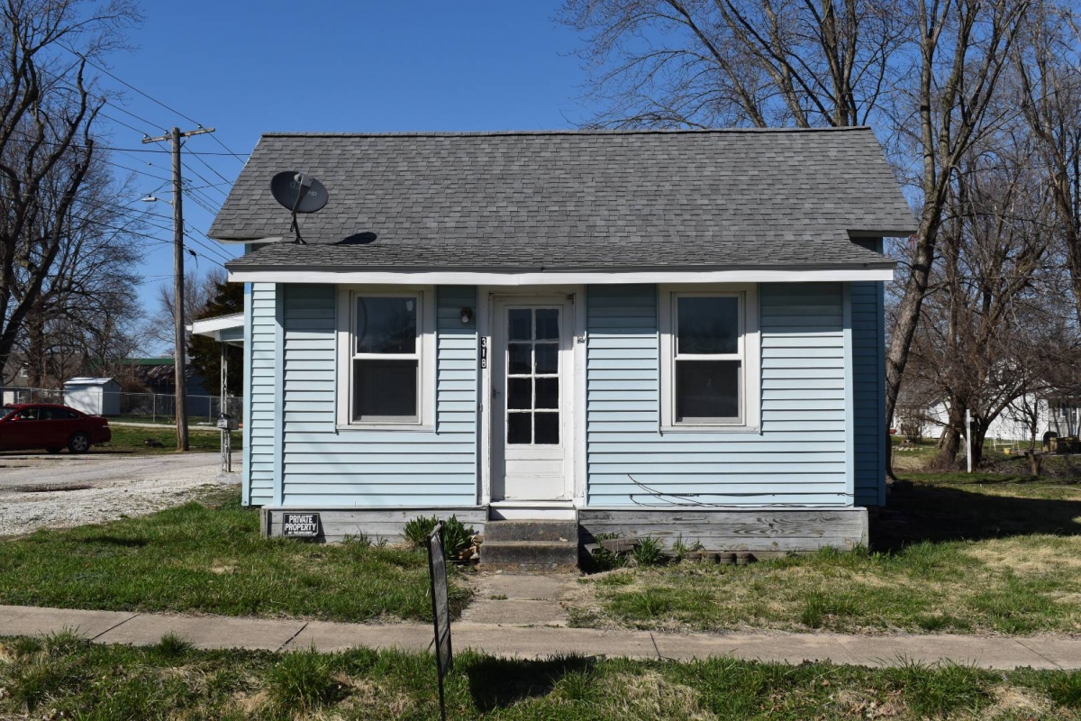 318 E. Griggsville St., Pittsfield, IL  62363