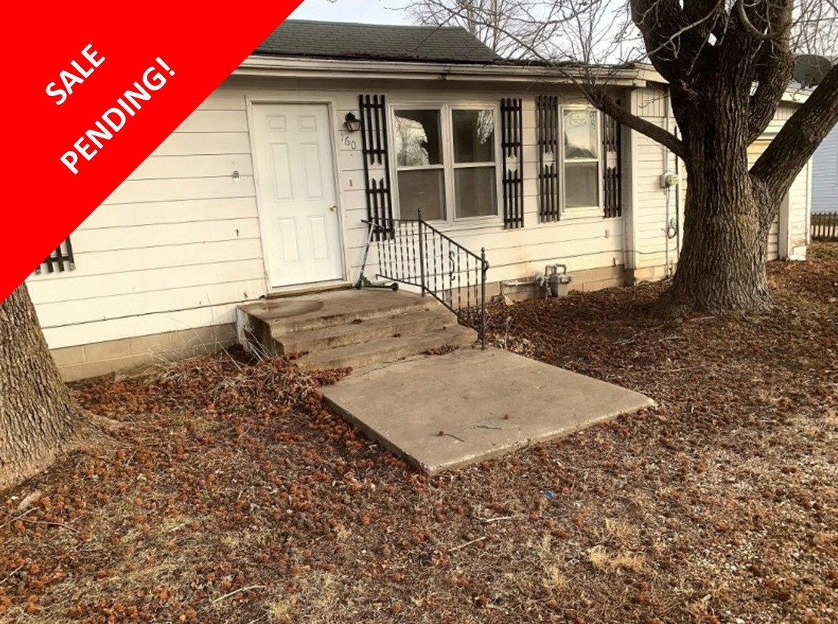 160 S. Stevens, Nebo, IL  62355