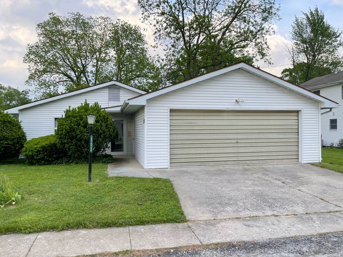 227 W. Fayette, Pittsfield, IL  62363