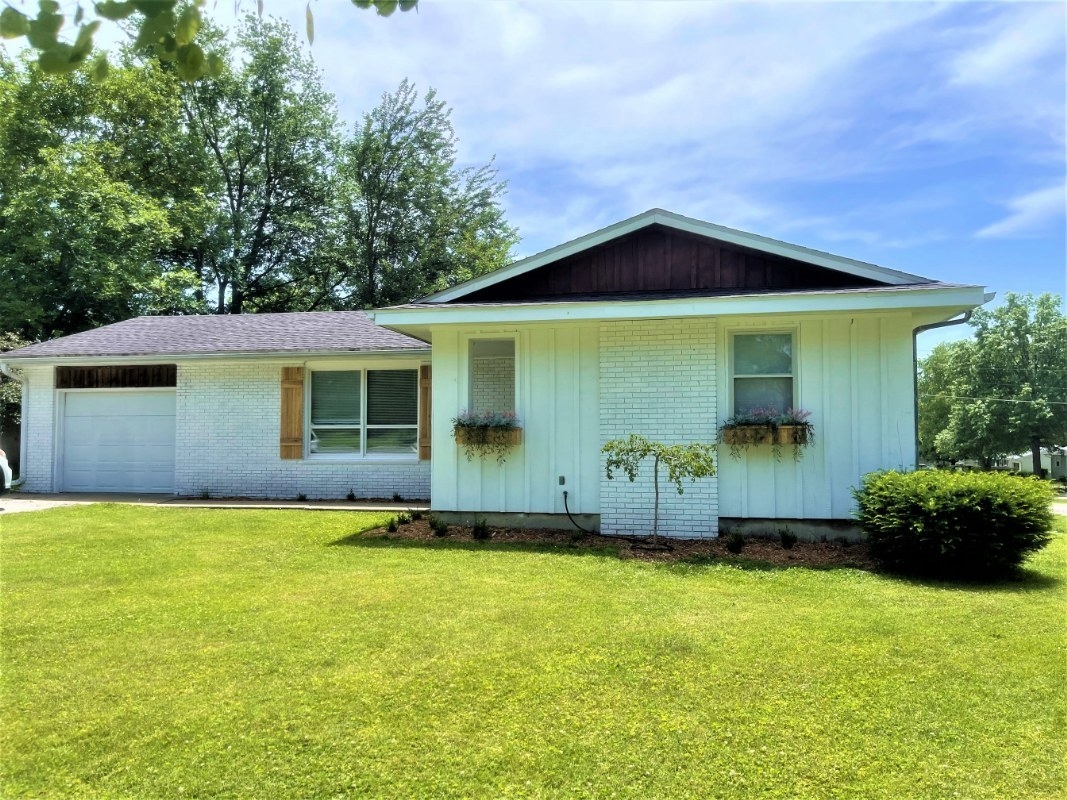 515 W. Lowry St., Pittsfield, IL  62363