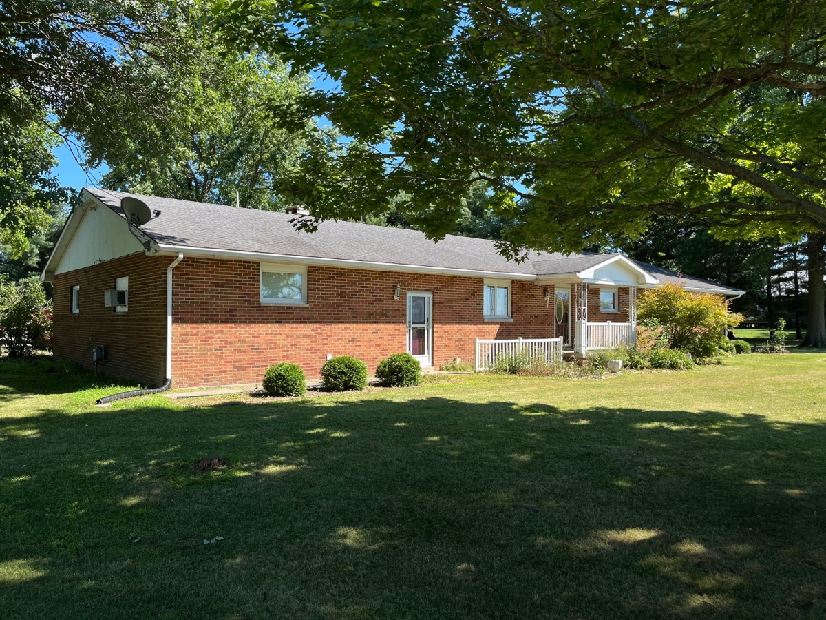294 N. 2200 East, Pana, IL 62557
