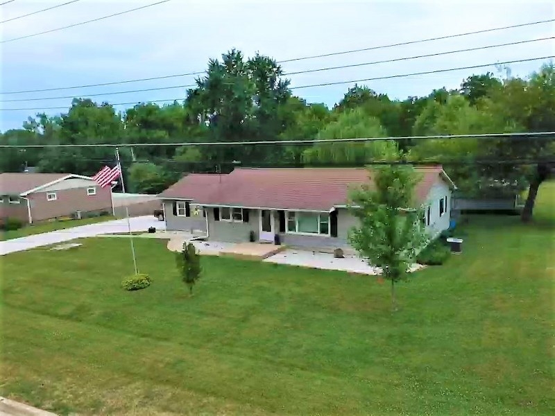 665 Clarksville Rd., Pittsfield, IL