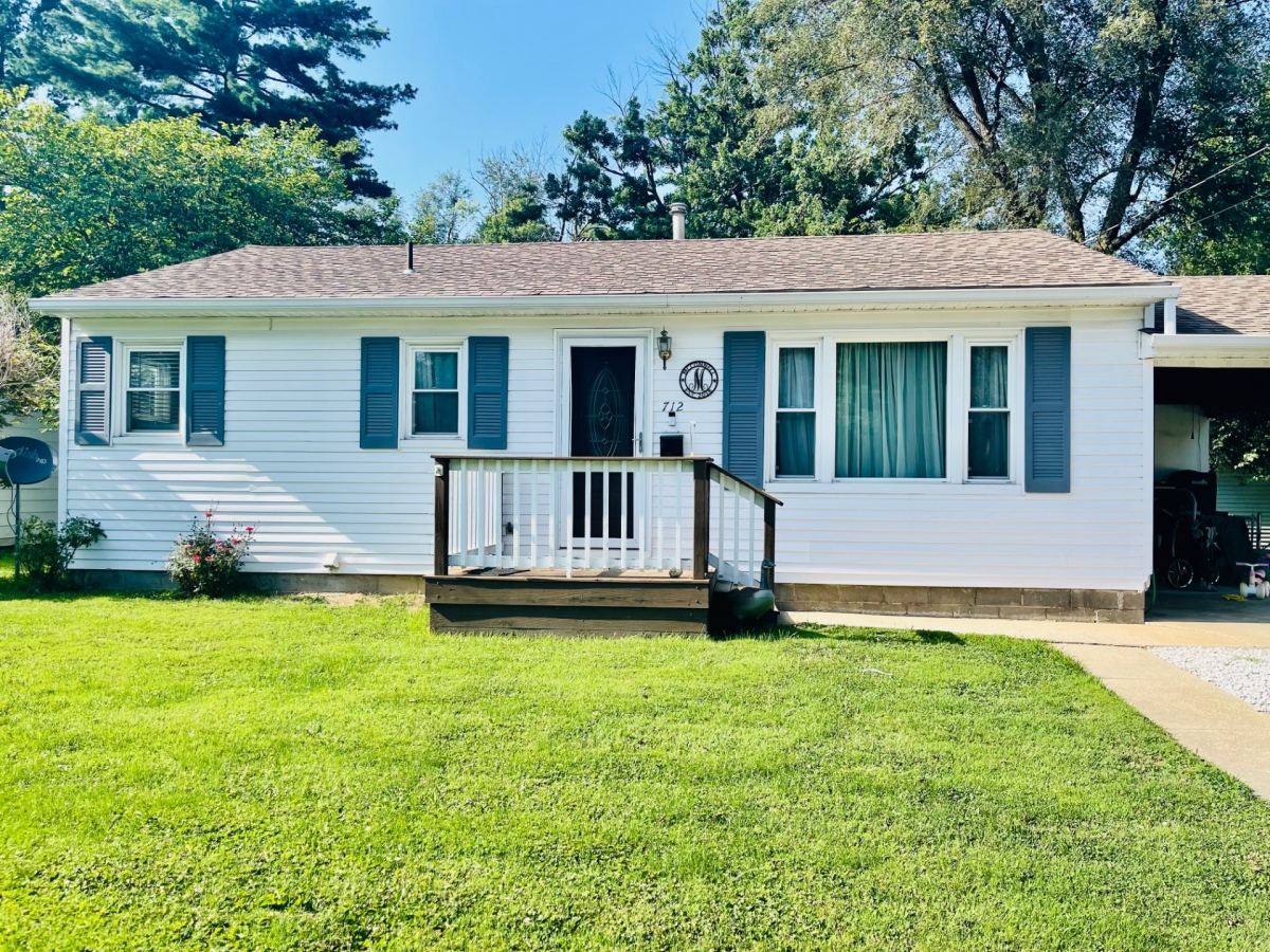 712 W. Fayette, Pittsfield, IL  62363