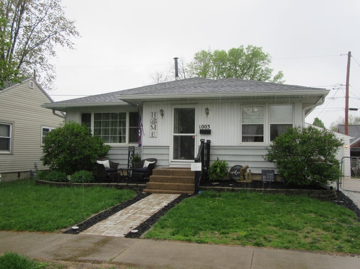 1003 Black Street, Pekin, IL  61554