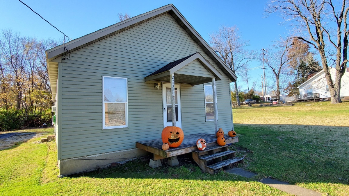 821 N. Madison, Pittsfield, IL  62363