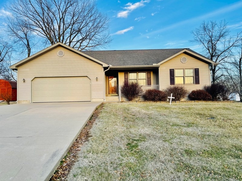 8 Shane Lane, Pittsfield, IL  62363