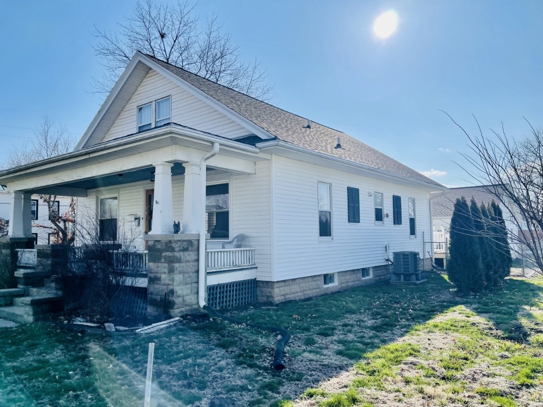 1192 Bainbridge St. Barry, Illinois