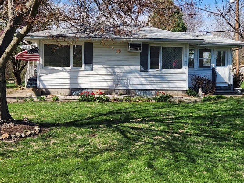 1383 Mortimer St., Barry, IL  62312