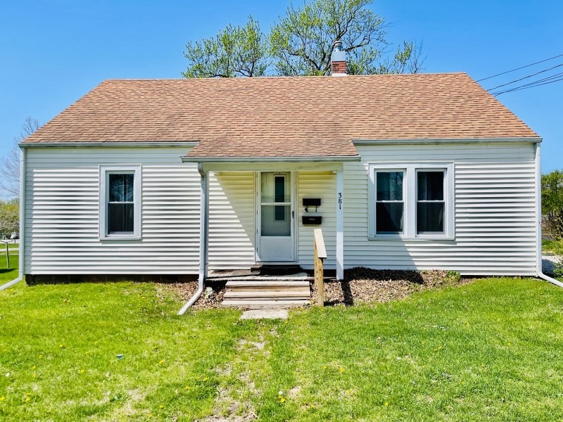 381 S. Cherry St., Pittsfield, IL  62363