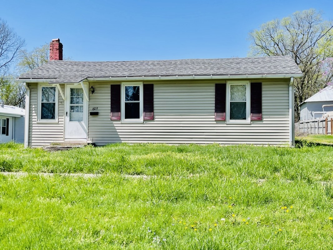609 South Memorial, Pittsfield, IL  62363