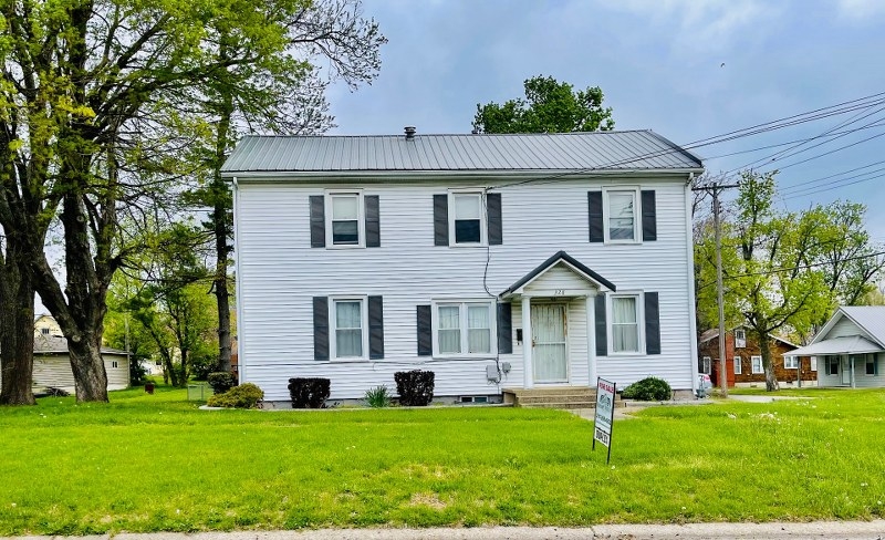 328 E. Adams St., Pittsfield, IL  62363