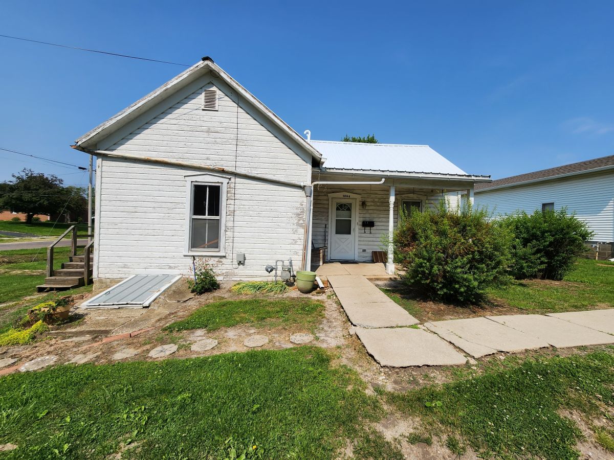 1084 Frike St., Barry, IL  62312