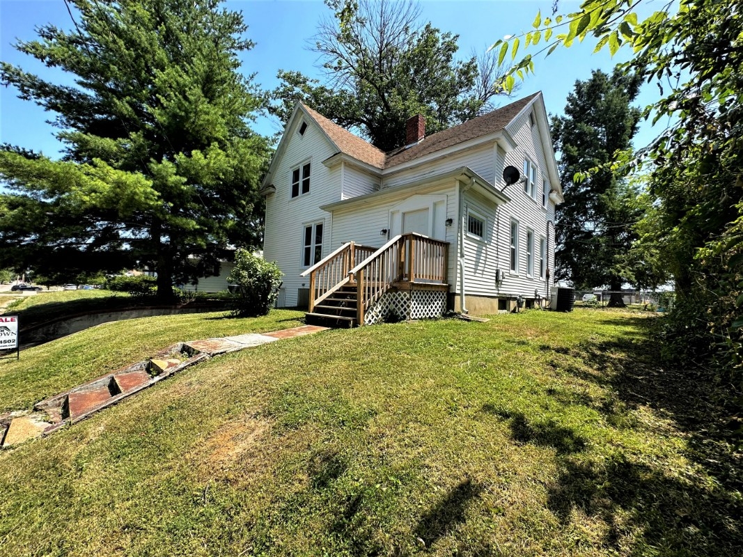 115 W. Perry St., Pittsfield, IL  62363