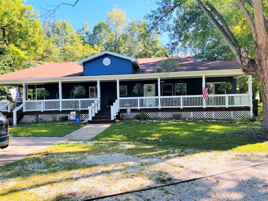 10982 423rd St. Nebo, Illinois