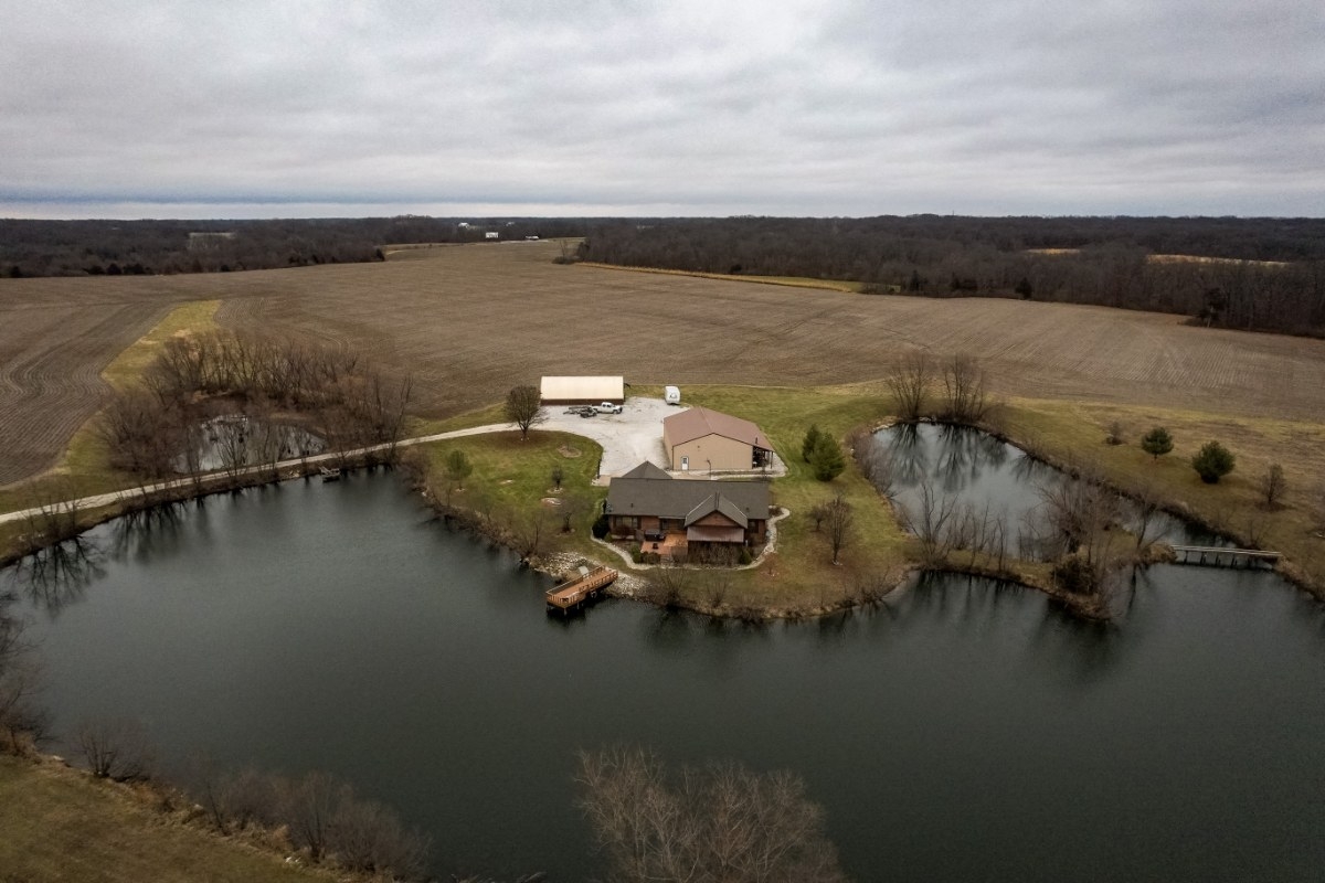 962 E. 2873rd Ln. Clayton, Illinois 62324