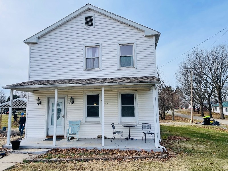 215 North Union St., Griggsville, IL  62340