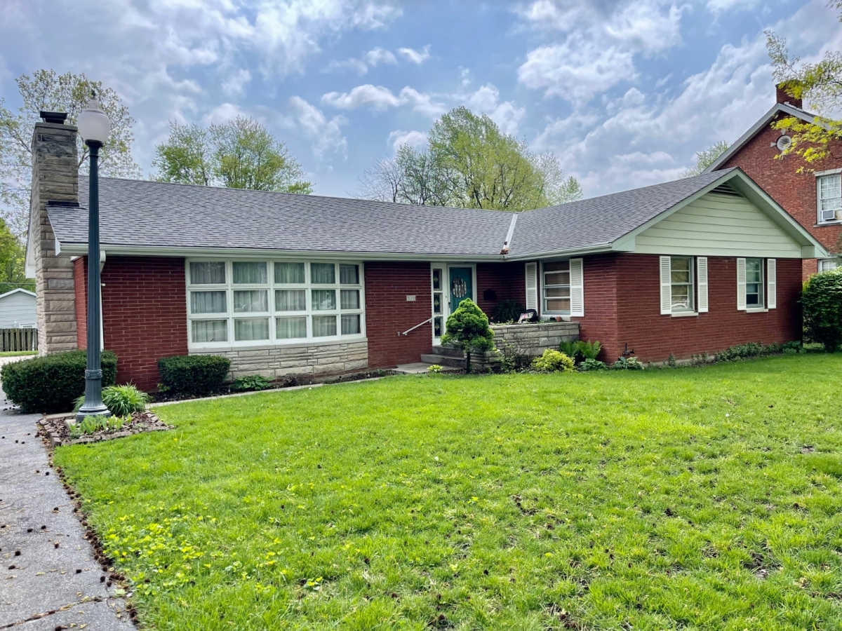 320 S. Monroe St., Pittsfield, IL  62363