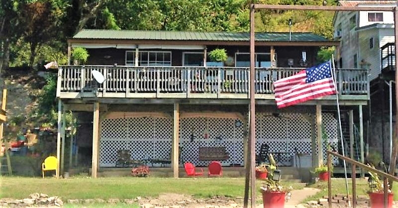 15437 N. Mississippi River Rd. Hamburg, Illinois