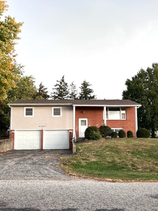 1126 Sunset Dr., Pittsfield, IL