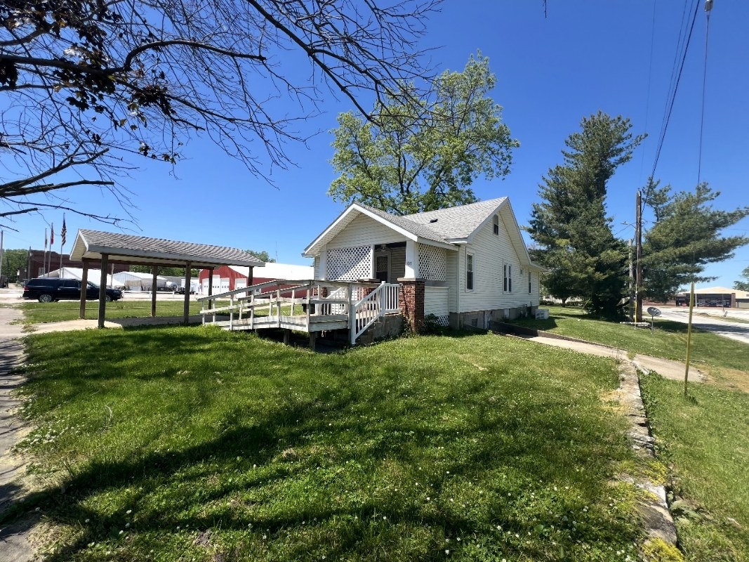AUCTION 107 Main St. Perry, Illinois