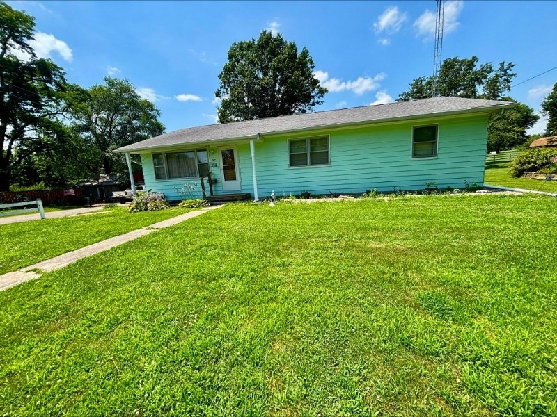 702 Harman St., Pleasant Hill, IL