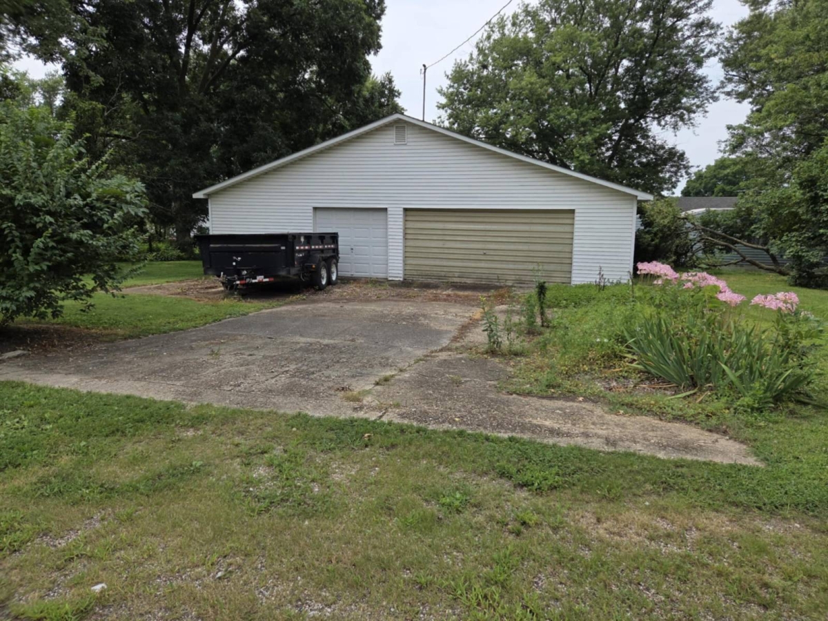 390 Mortimer St., Barry, IL