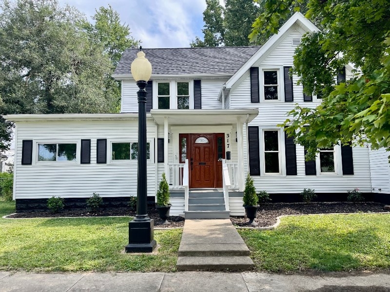 317 W. Adams St., Pittsfield, IL  62363