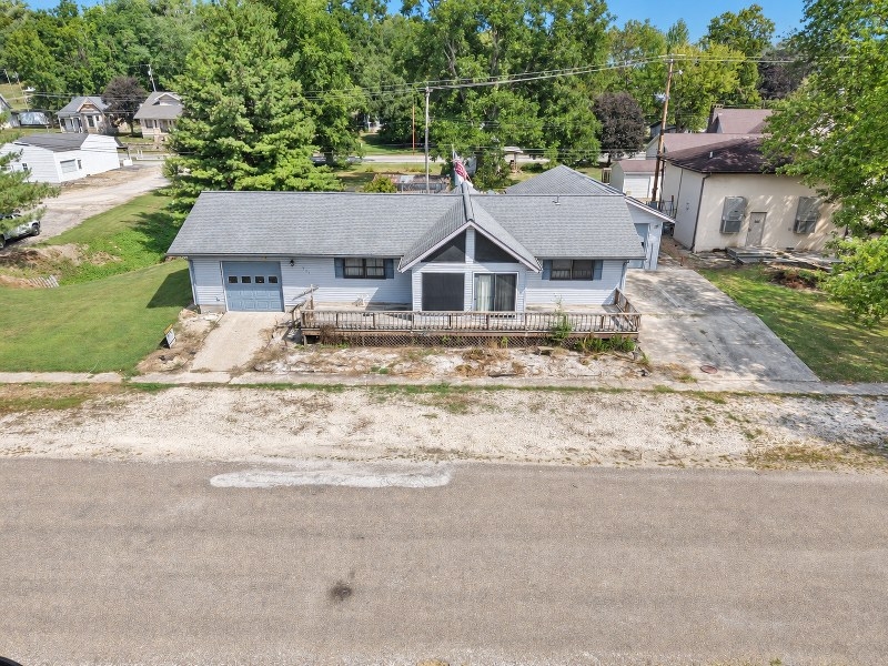304 State St., Pleasant Hill, IL  62366