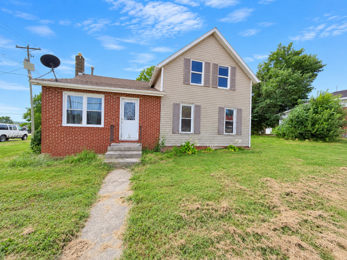 269 Pittsfield St., Milton, IL  62352