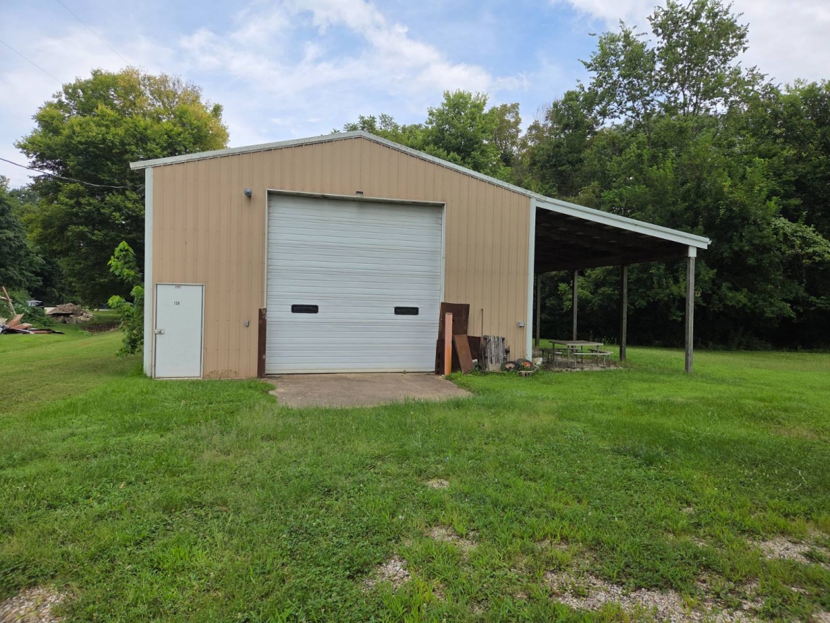 128 Smith St., Barry, IL 62312